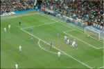 56007354.RealMadridABeckhamFreeKick.jpg (100812 bytes)